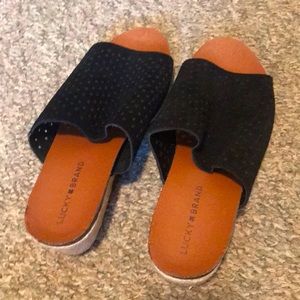 Lucky brand slides EUC
